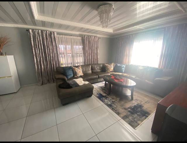 5 BEDROOM HOUSE FOR SALE IN AERORAND